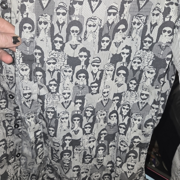 P2 Par Dubuc Men's Striped Graphic Shirt with Faces Design - Size M - Picture 1 of 5